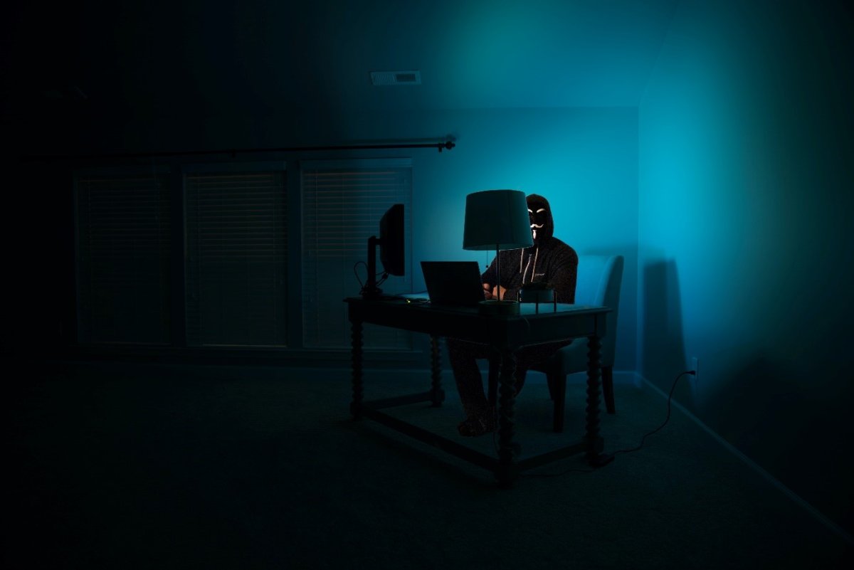 How to Verify Onion Links Safely (2026): Fake Dark Web Sites, Scam Detection & Security Guide