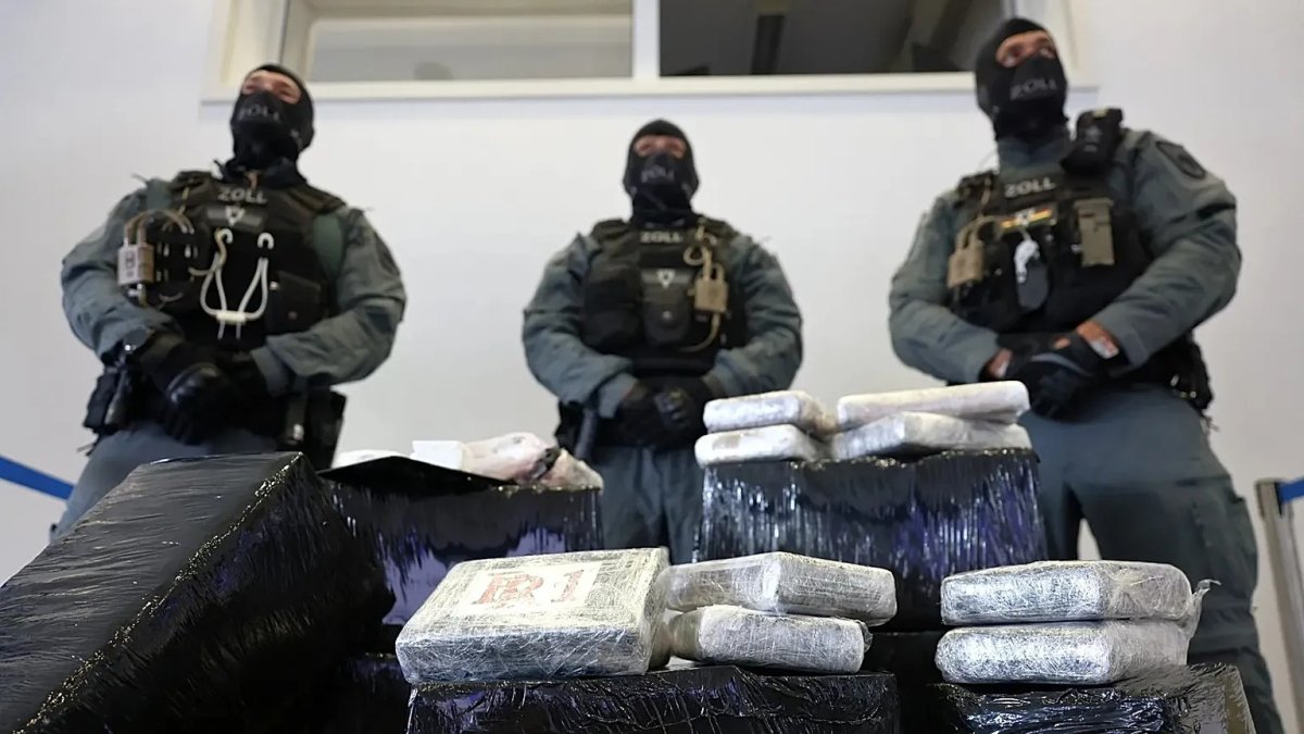 Customs Officer and Police Officer Accused of Running €500K Darknet Drug Empire